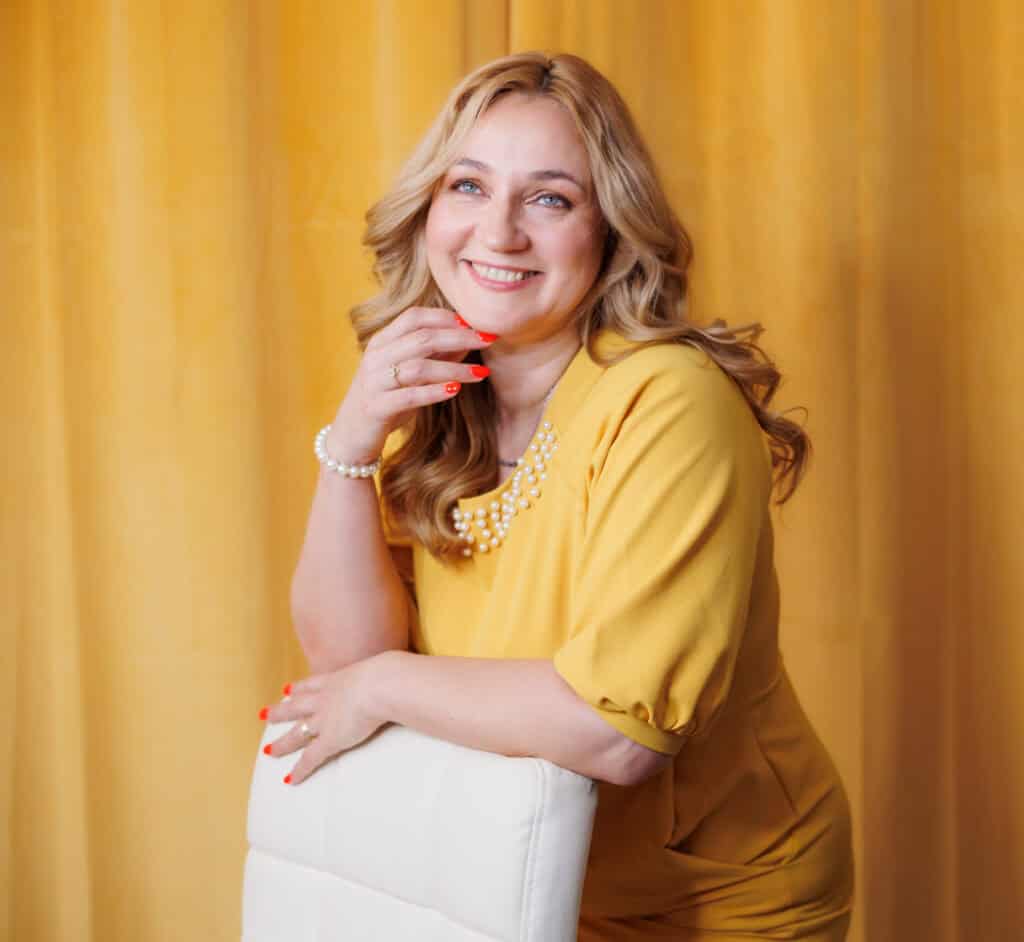 Silvia Ecobici zâmbitoare, mentor și instructor theta healing București ședințe și programări